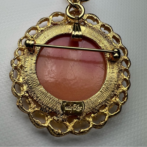 Judy Lee scorpion round pendant gold tone necklace - Picture 5 of 7